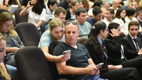 ערב הוקרה תלמידות.ים מצטיינות.ים בתרומה לקהילה (40).JPG