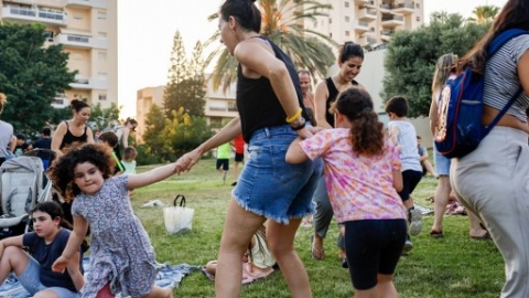 הרקדות והקרנות סרטים בגינות (13).jpg