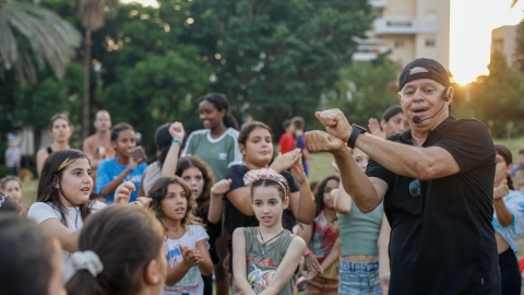 הרקדות והקרנות סרטים בגינות (23).jpg