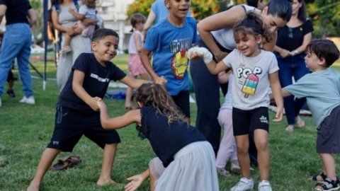 הרקדות והקרנות סרטים בגינות (6).jpg