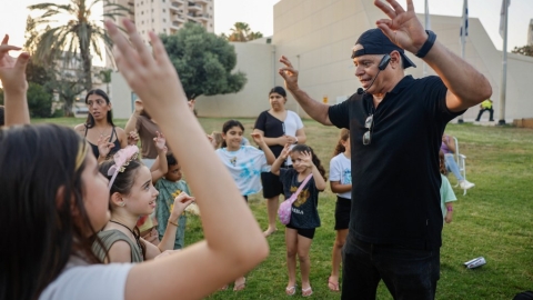 הרקדות והקרנות סרטים בגינות (17).jpg