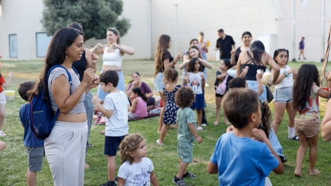 הרקדות והקרנות סרטים בגינות (14).jpg