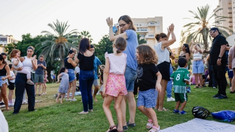 הרקדות והקרנות סרטים בגינות (11).jpg