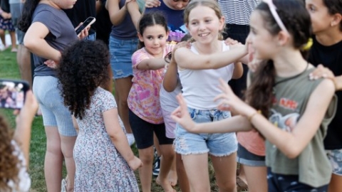 הרקדות והקרנות סרטים בגינות (35).jpg