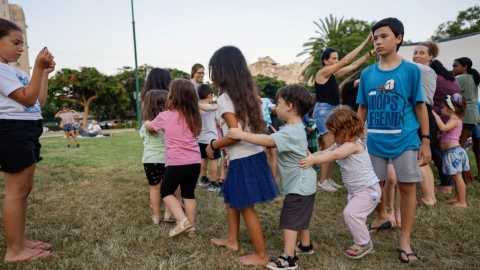 הרקדות והקרנות סרטים בגינות (30).jpg