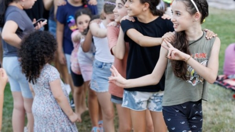 הרקדות והקרנות סרטים בגינות (34).jpg