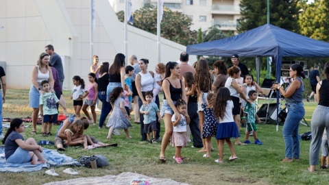 הרקדות והקרנות סרטים בגינות (2).jpg