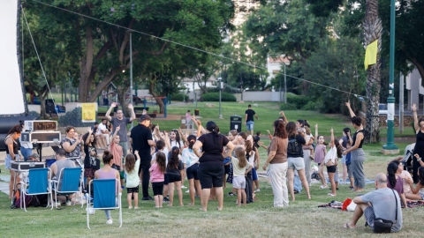 הרקדות והקרנות סרטים בגינות (16).jpg
