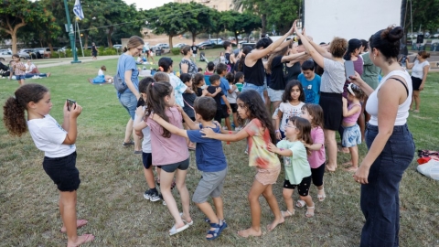 הרקדות והקרנות סרטים בגינות (29).jpg
