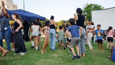 הרקדות והקרנות סרטים בגינות (8).jpg