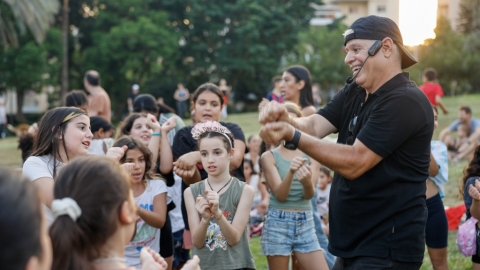 הרקדות והקרנות סרטים בגינות (24).jpg