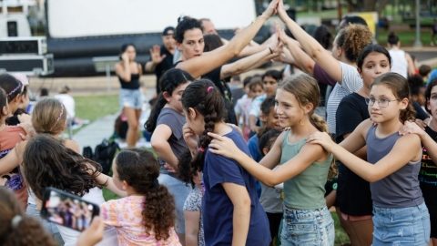 הרקדות והקרנות סרטים בגינות (37).jpg