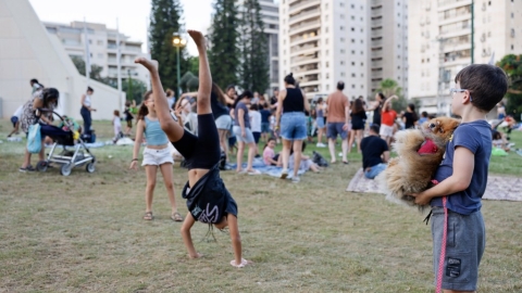 הרקדות והקרנות סרטים בגינות (40).jpg