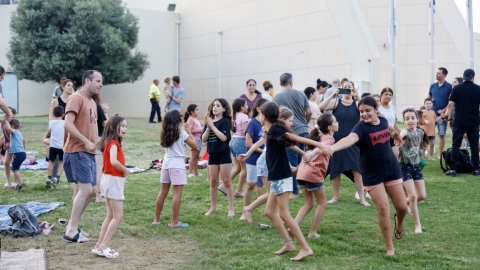 הרקדות והקרנות סרטים בגינות (42).jpg