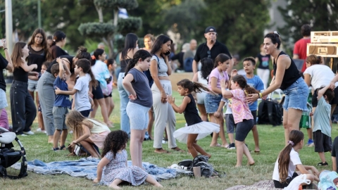 הרקדות והקרנות סרטים בגינות (58).jpg