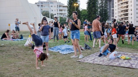 הרקדות והקרנות סרטים בגינות (41).jpg