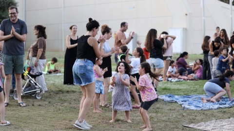 הרקדות והקרנות סרטים בגינות (60).jpg