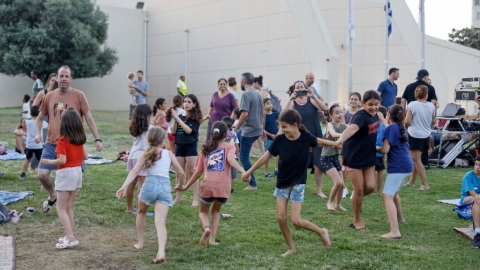 הרקדות והקרנות סרטים בגינות (44).jpg