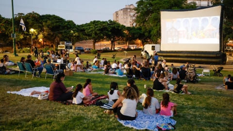 הרקדות והקרנות סרטים בגינות (51).jpg
