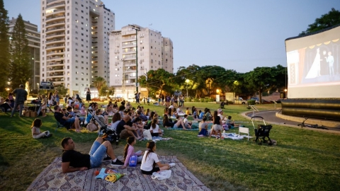 הרקדות והקרנות סרטים בגינות (53).jpg