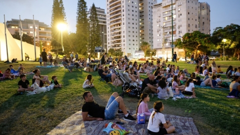 הרקדות והקרנות סרטים בגינות (54).jpg