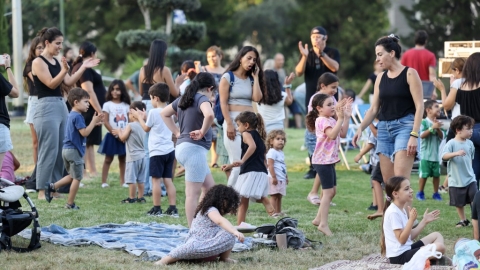 הרקדות והקרנות סרטים בגינות (59).jpg